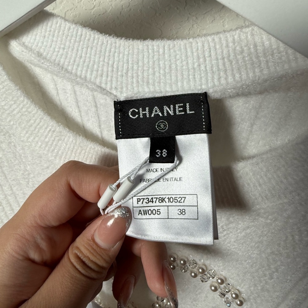 Chanel white pearl logo long sleeve pullover - Picture 7 of 9